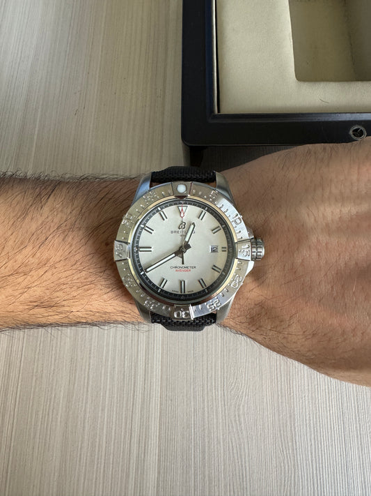 BREITLING AVENGER PRATA BRANCO NYLON 44MM