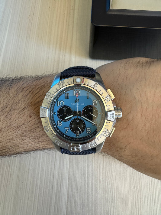 BREITLING AVENGER B01 PRATAAZUL 44MM