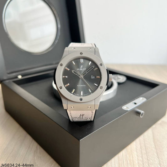 HUBLOT CLASSIC FUSION CINZA AUTOMÁTICO 44MM