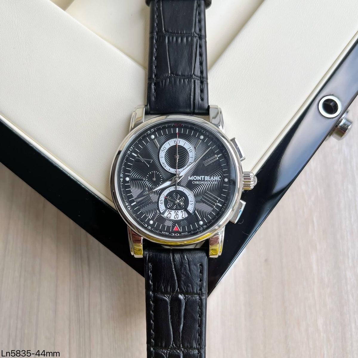 MONT BLANC PRATA COURO 44MM