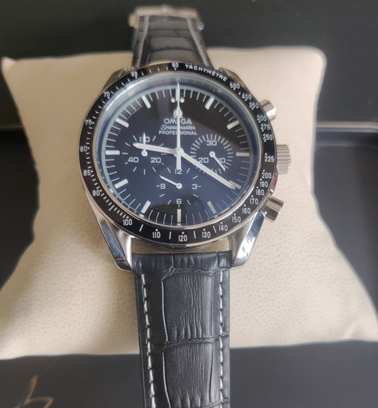 OMEGA SPEEDMASTER PRATA COURO 44MM