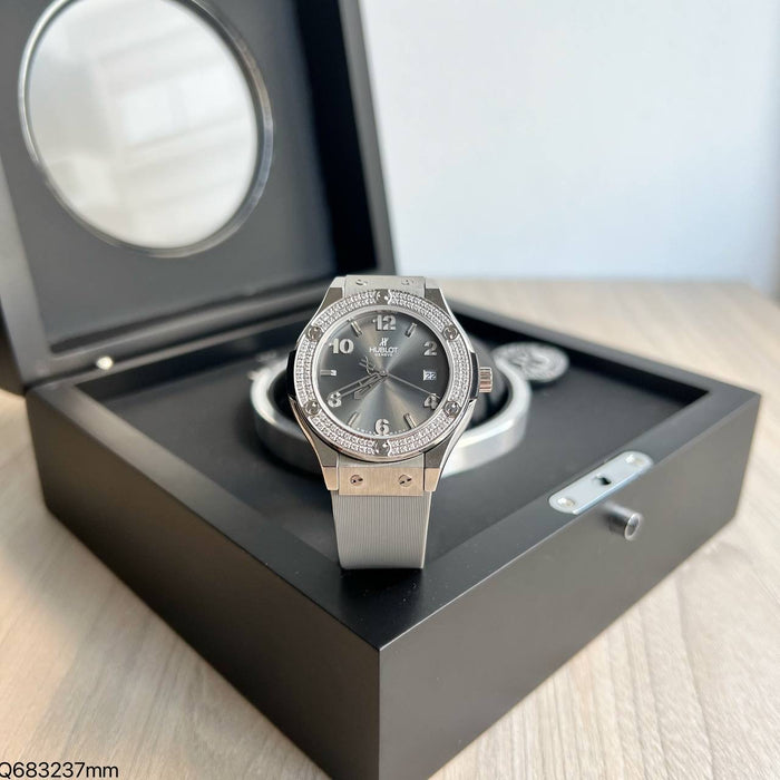 HUBLOT CLASSIC PRATA BRILHANTES 37MM FEMININO