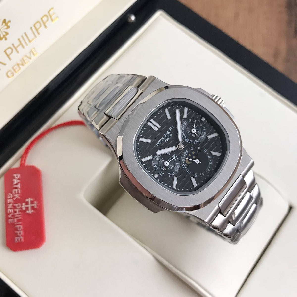PATEK PHILIPPE NAUTILUS PRATA PRETO 40MM