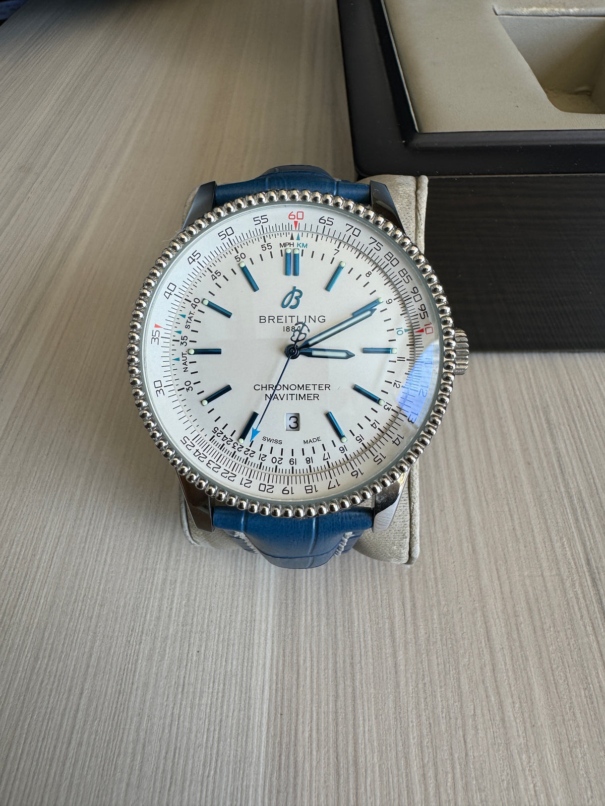 BREITLING NAVITIMER AZUL COURO AUTOMÁTICO 41MM
