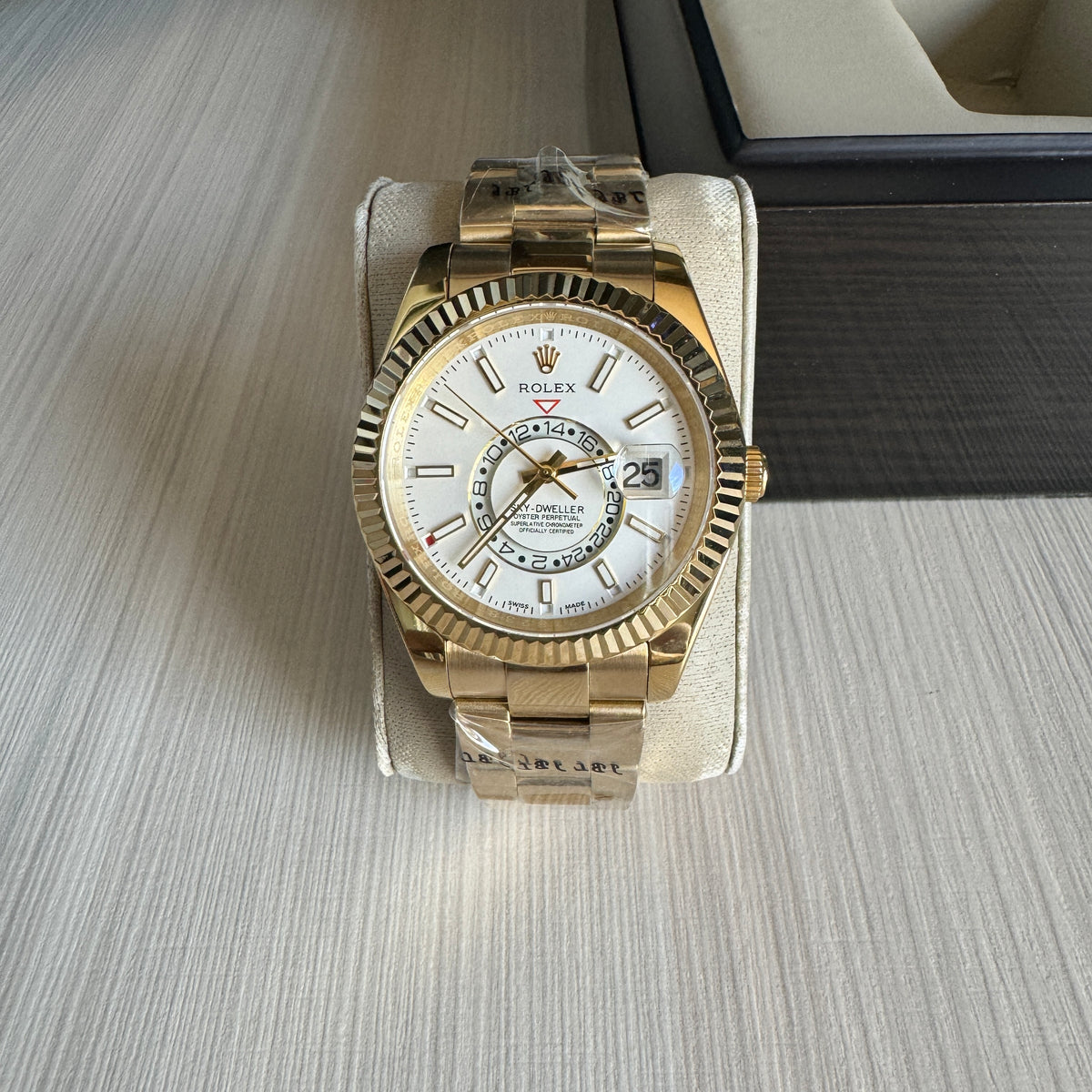 ROLEX SKY DWELLER DOURADO BRANCO 42MM