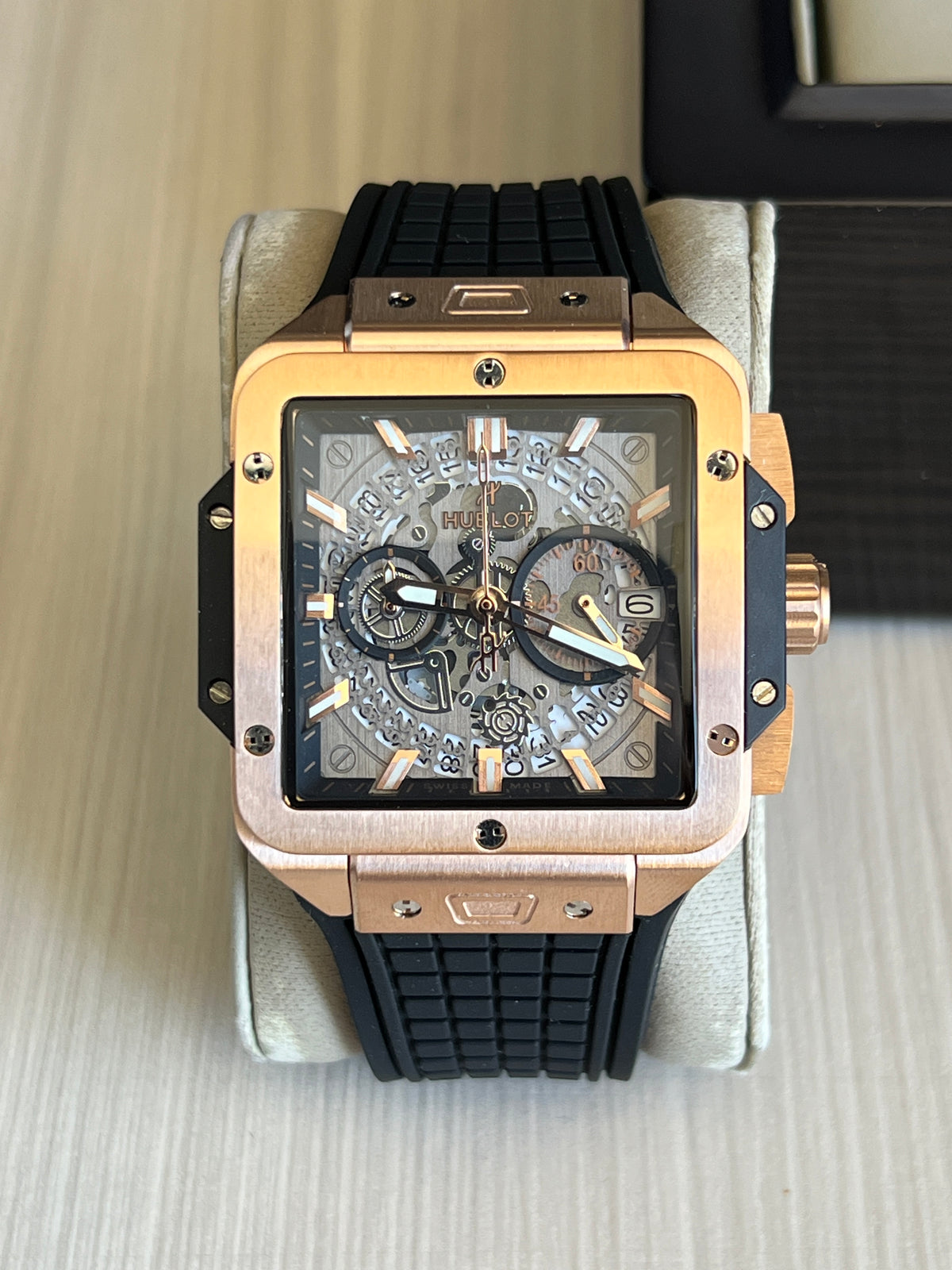 HUBLOT SQUARE BANG ROSE PRETO 42MM