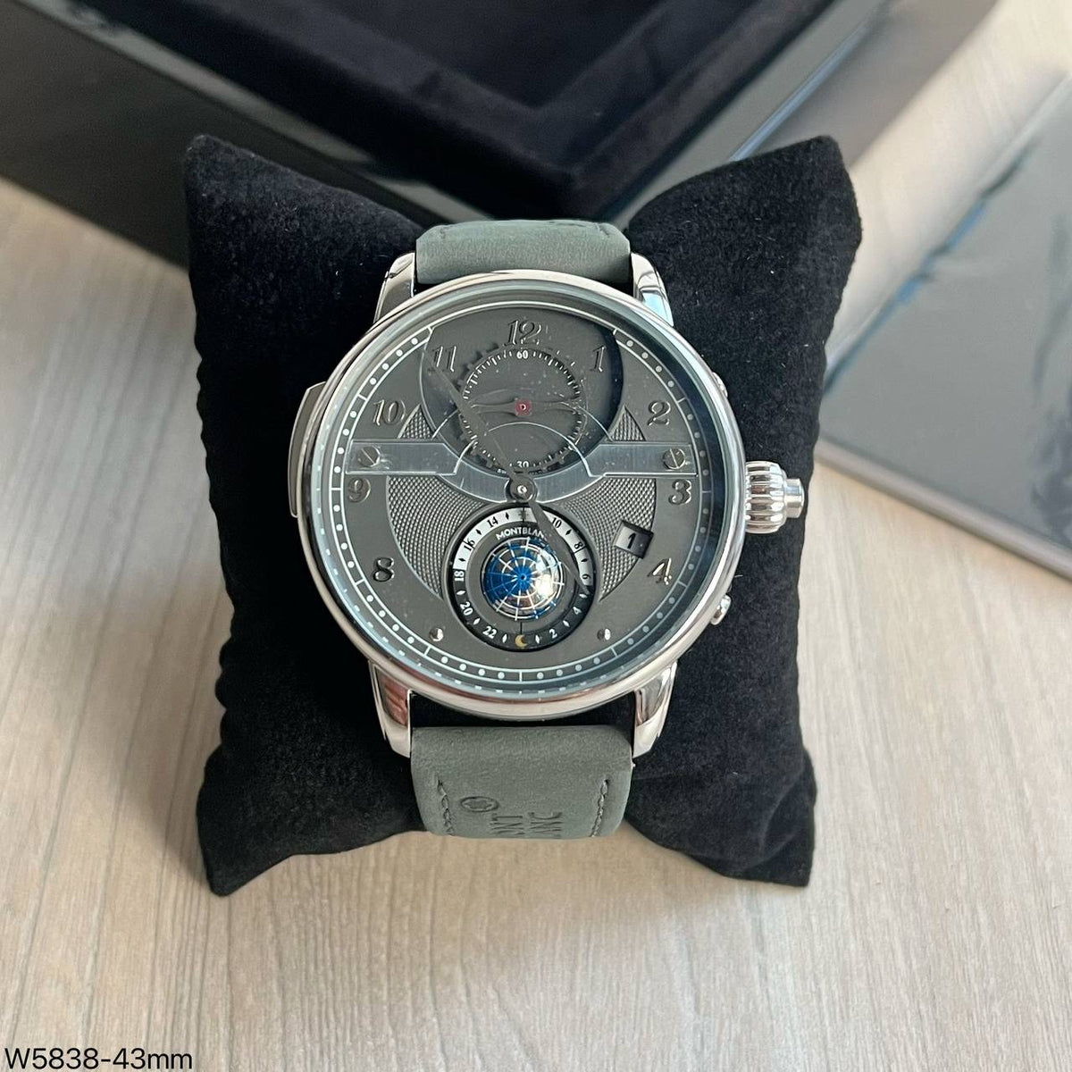 MONT BLANC VASCO DA GAMA PRATA CINZA COURO 43MM