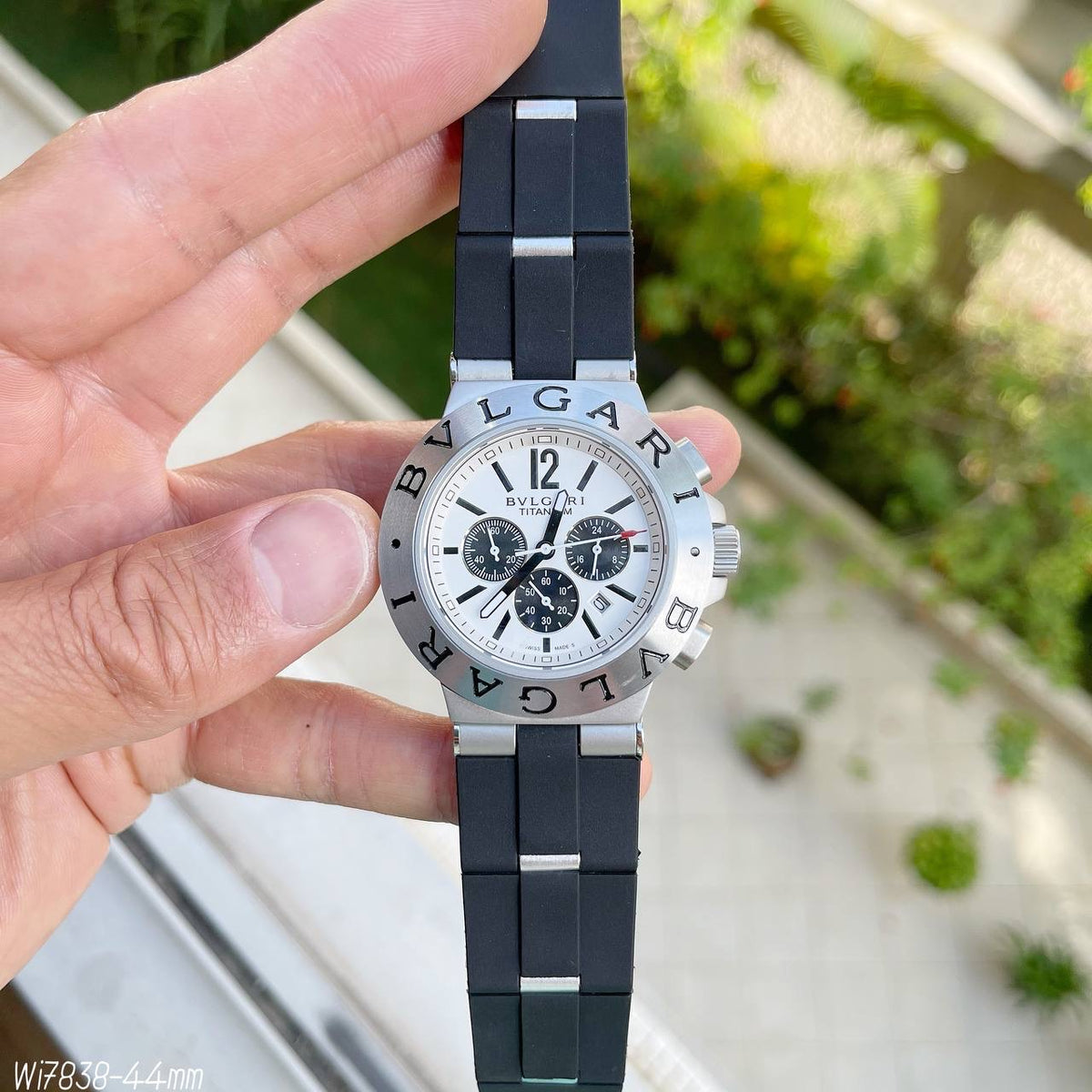 BVLGARI TITANIUM PRATA BRANCO BORRACHA 44MM