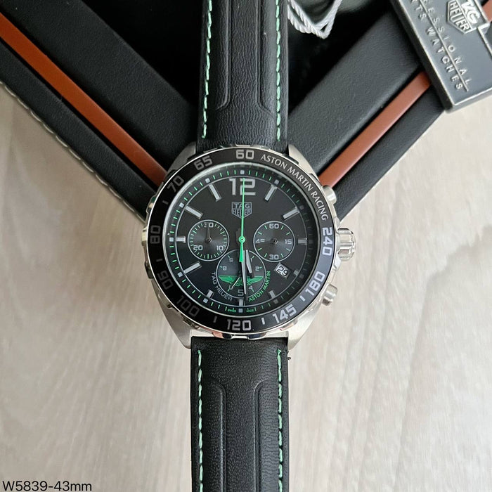 TAG HEUER ASTON MARTIN PRATA COURO 43MM