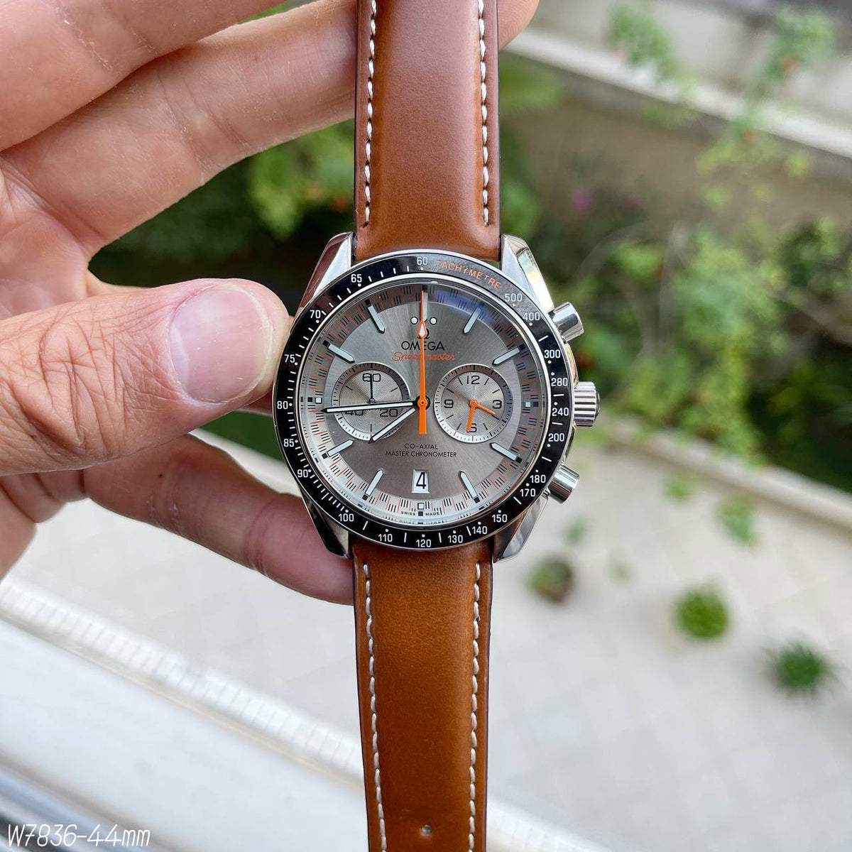 OMEGA SPEEDMASTER PRATA COURO 44MM