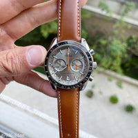 OMEGA SPEEDMASTER PRATA COURO 44MM