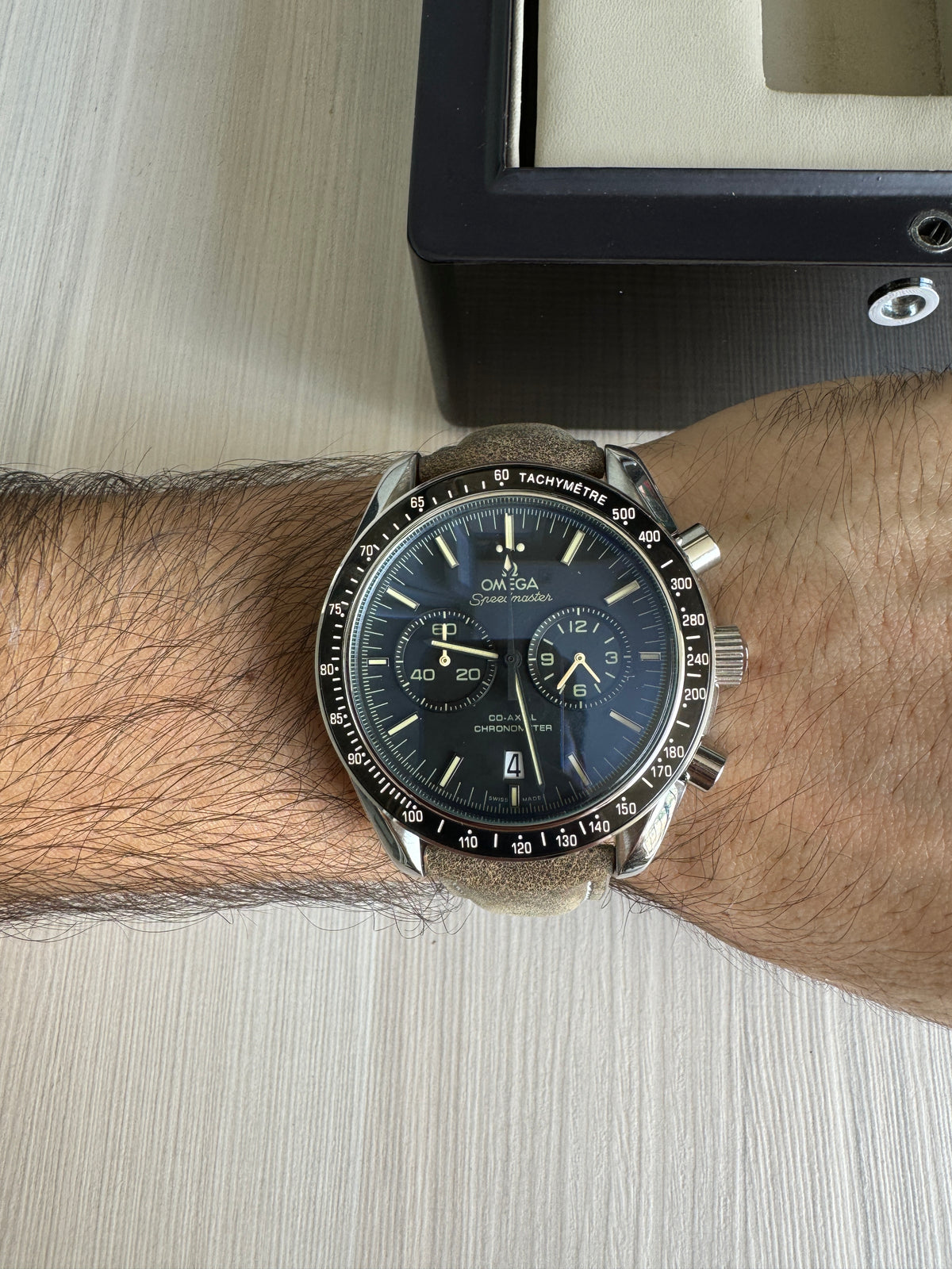 OMEGA SPEEDMASTER PRATA  COURO 44MM