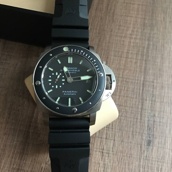 PANERAI SUBMERSIBLE AMAGNETIC  PRATA BORRACHA 47MM
