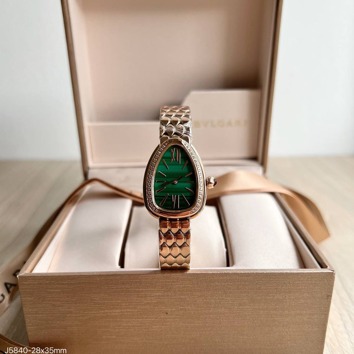 BVLGARI SERPENTE DOURADO VERDE BRILHANTE 23MM X 35MM FEMININO