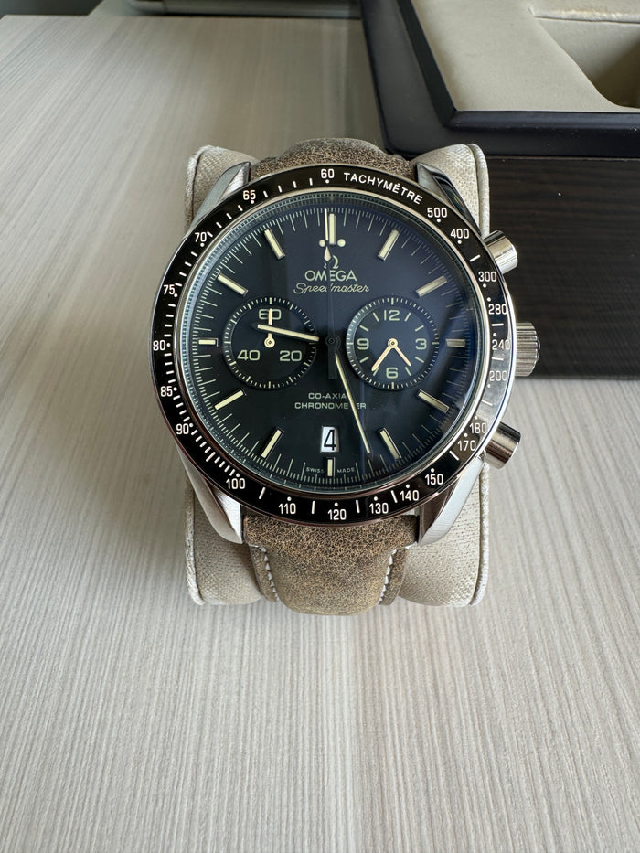 OMEGA SPEEDMASTER PRATA  COURO 44MM