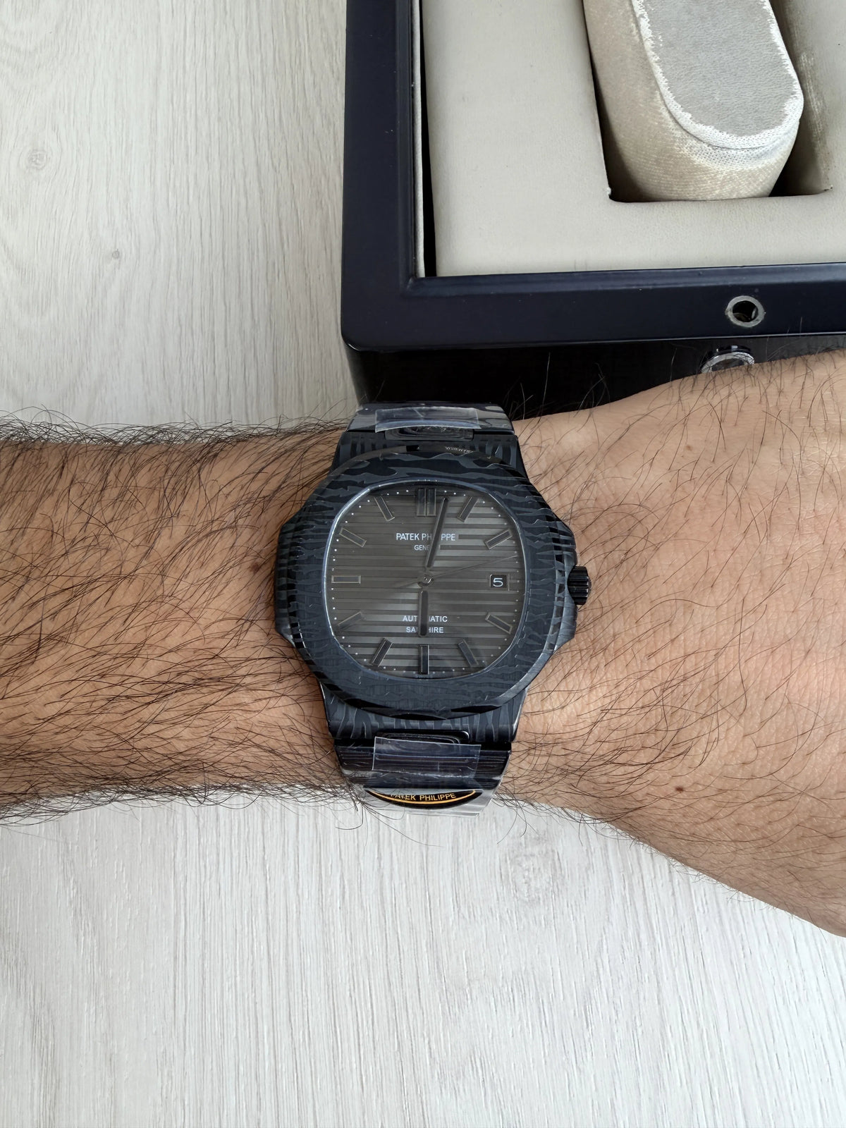 PATEK PHILIPPE NAUTILUS PRETO CARBON CINZA 40MM
