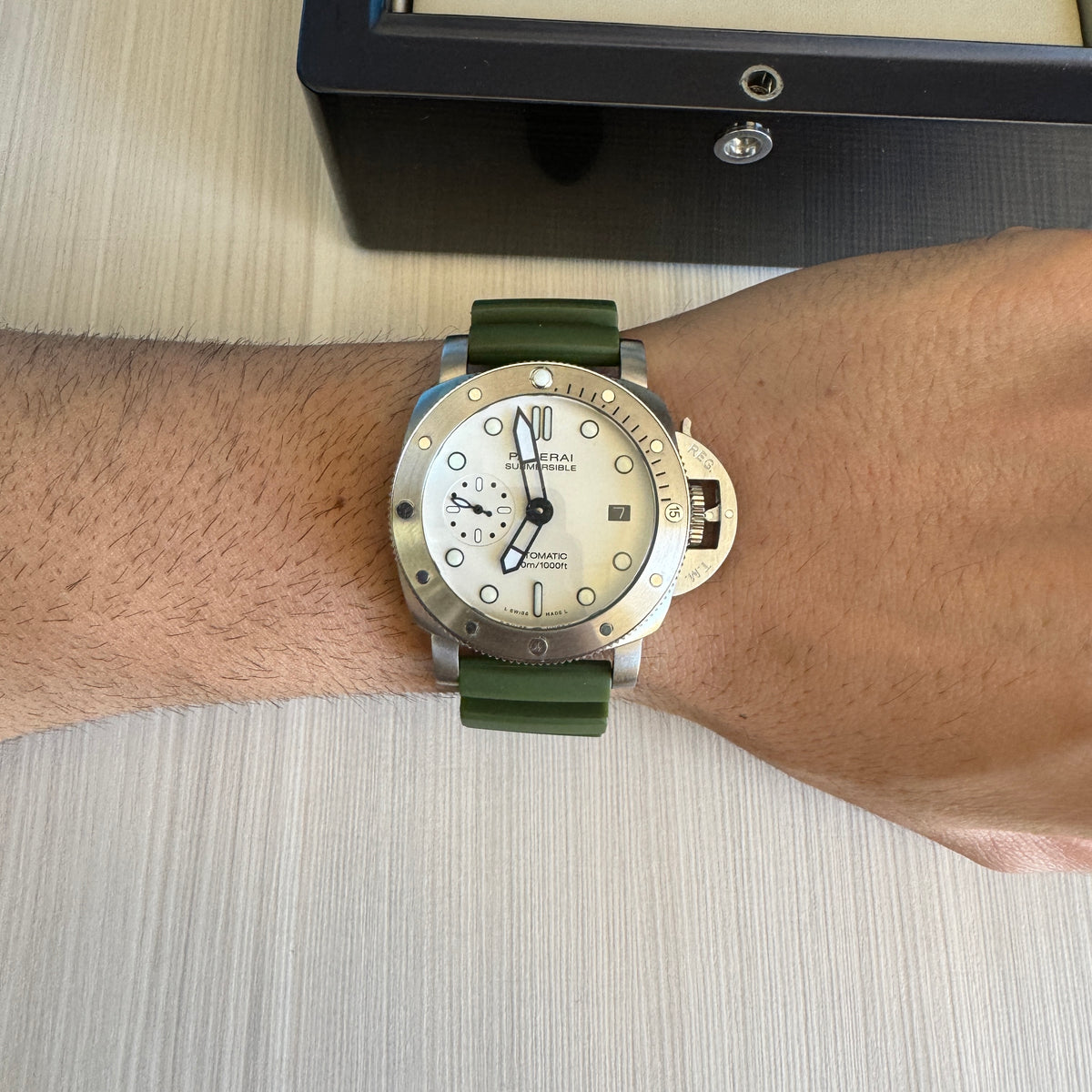 PANERAI SUBMERSIBLE PRATA VERDE BORRACHA 42MM