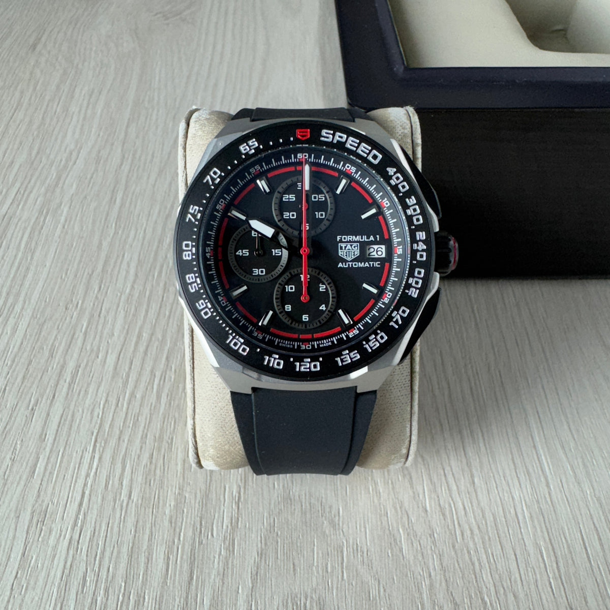 TAG HEUER F1 FORMULA 1 ORACLE RED BULL CINZA VERMELHO 43MM