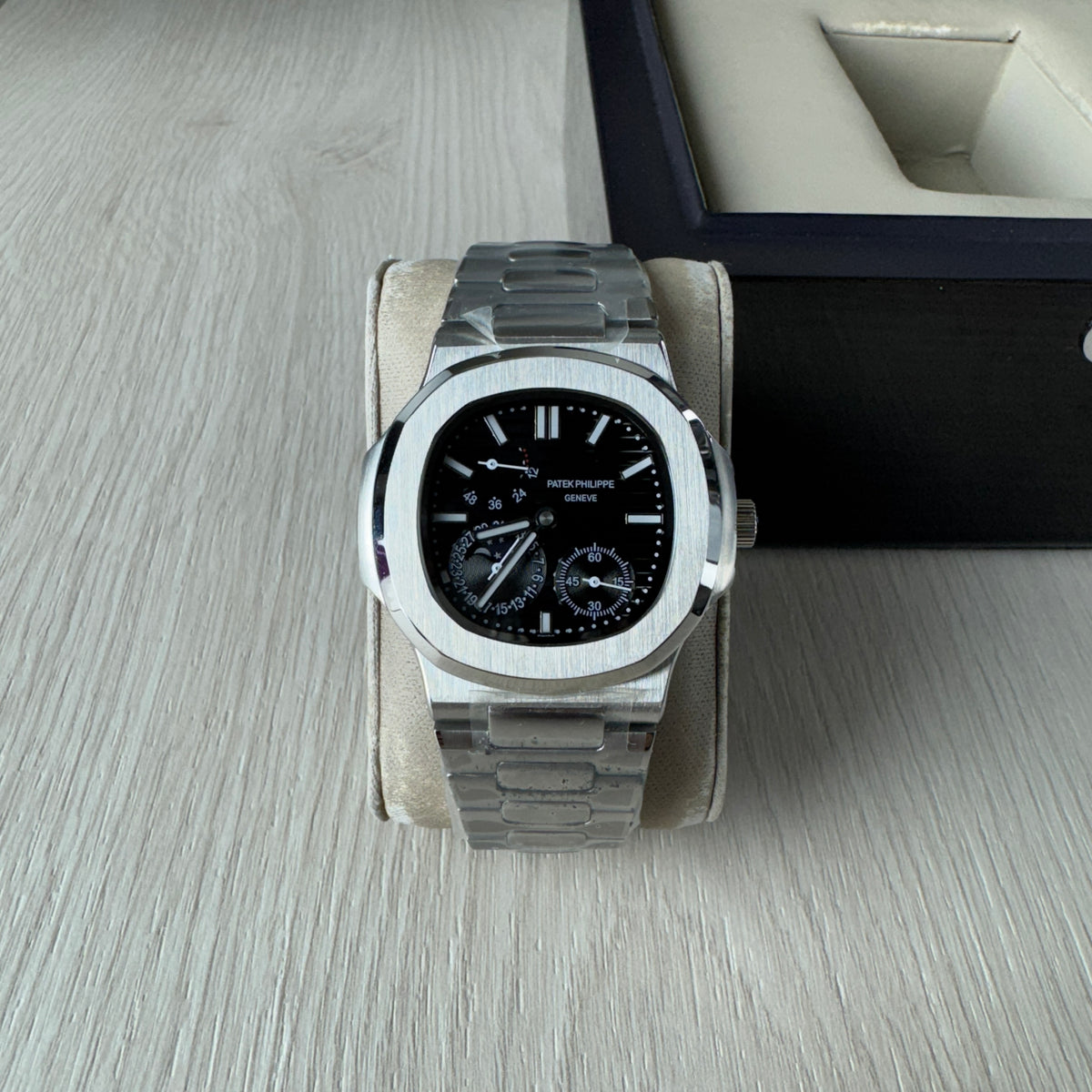 PATEK PHILIPPE NAUTILUS PRETO 40MM