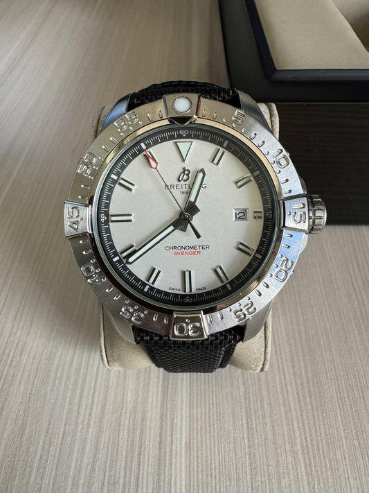 BREITLING AVENGER PRATA BRANCO NYLON 44MM