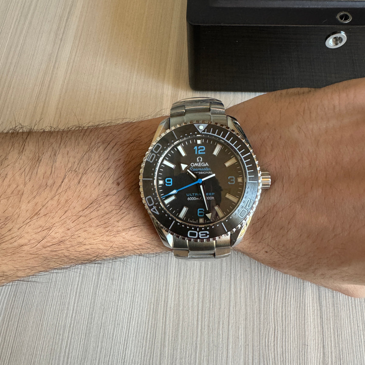 OMEGA SEAMASTER ULTRA DEEP PRETO 45MM