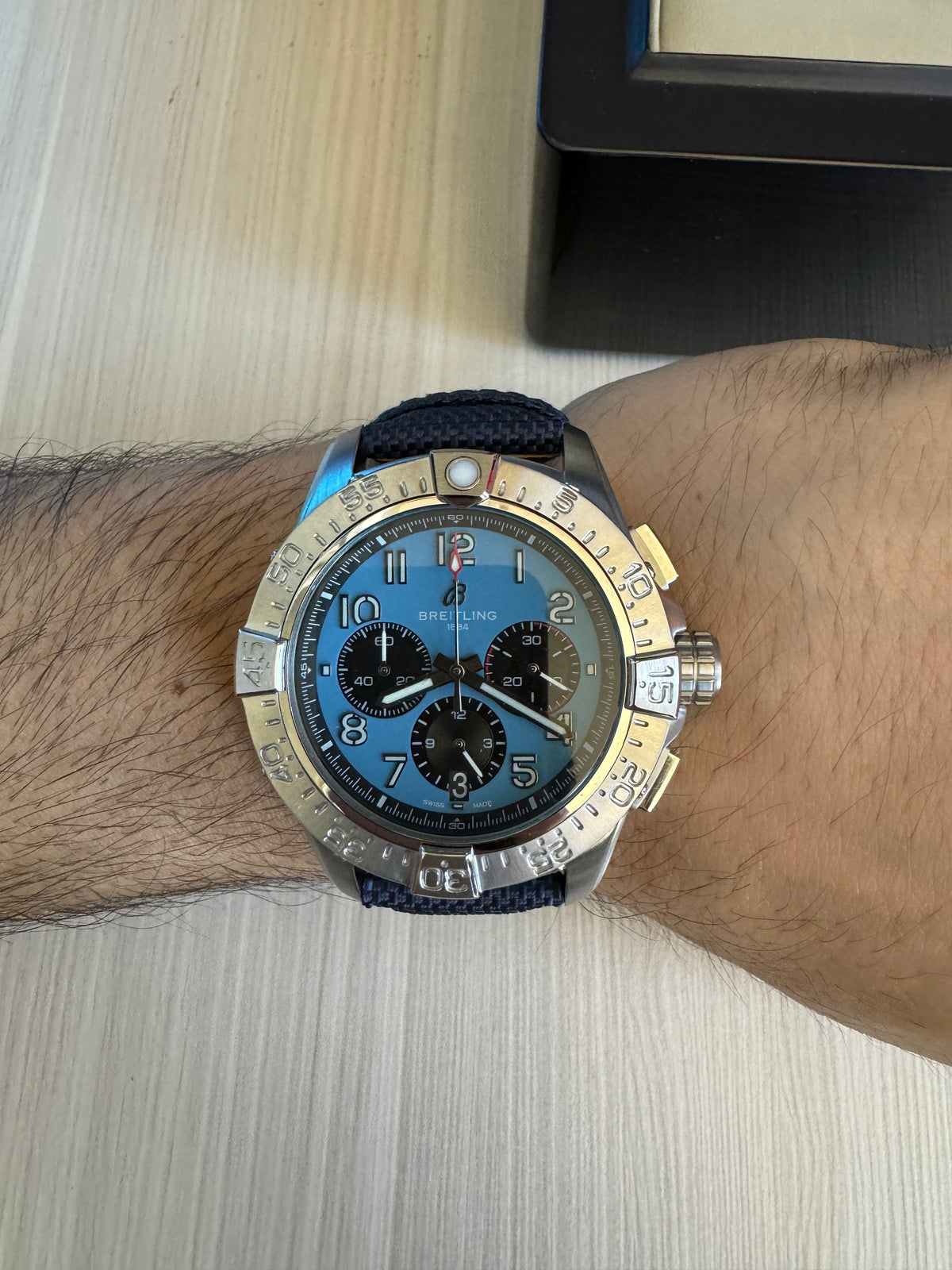 BREITLING AVENGER B01 PRATAAZUL 44MM