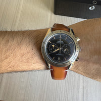 OMEGA SPEEDMASTER PRATA COURO 44MM