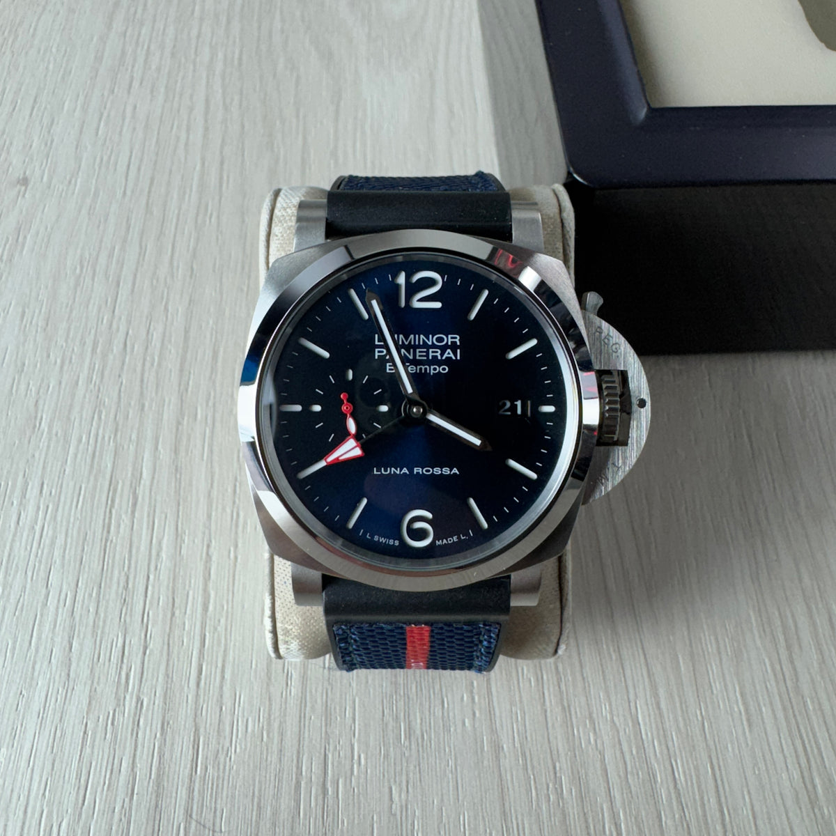 PANERAI LUMINOR AZUL LUNA ROSSA 44MM