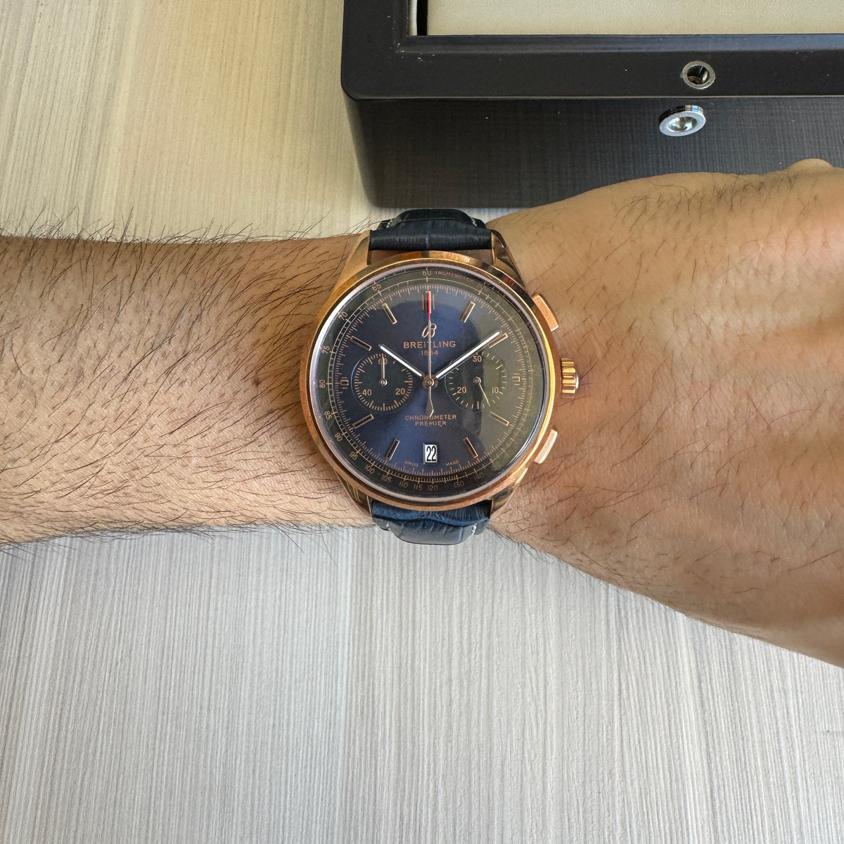 BREITLING PREMIER ROSE AZUL COURO 43MM