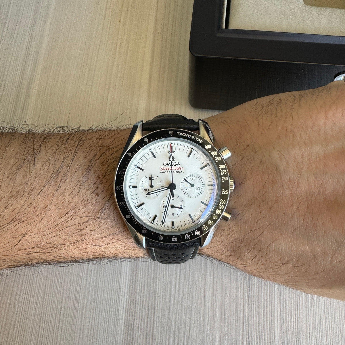 OMEGA SPEEDMASTER PRATA BRANCO COURO 44MM