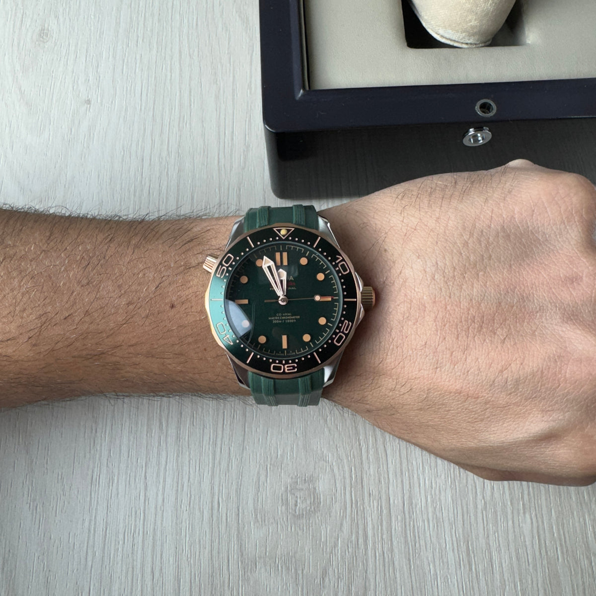 OMEGA SEAMASTER DIVER PRATA ROSE VERDE 42MM