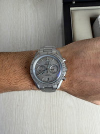 OMEGA SPEEDMASTER CINZA 44MM