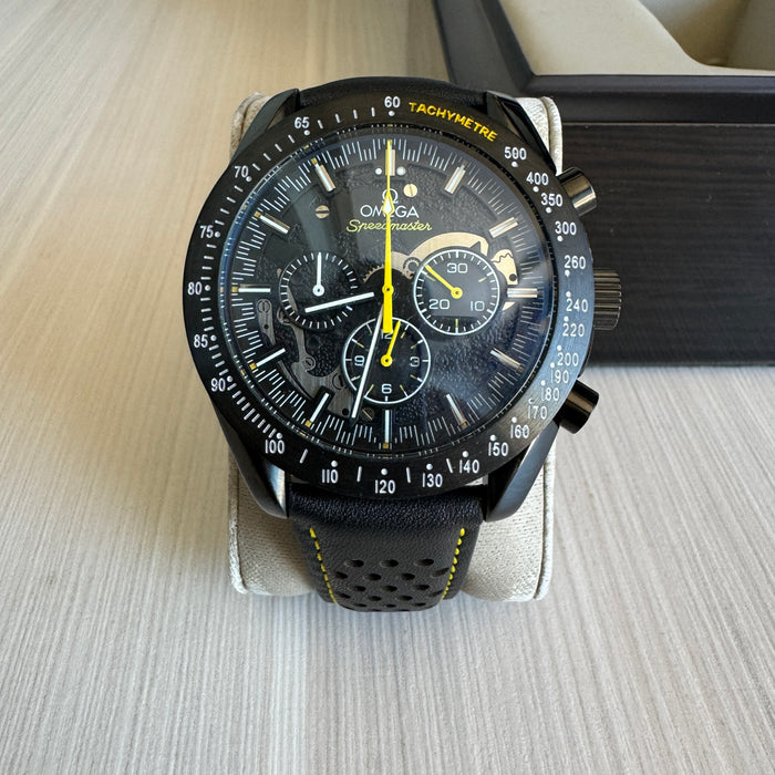 OMEGA SPEEDMASTER PRETO COURO 44MM