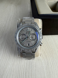 OMEGA SPEEDMASTER CINZA 44MM