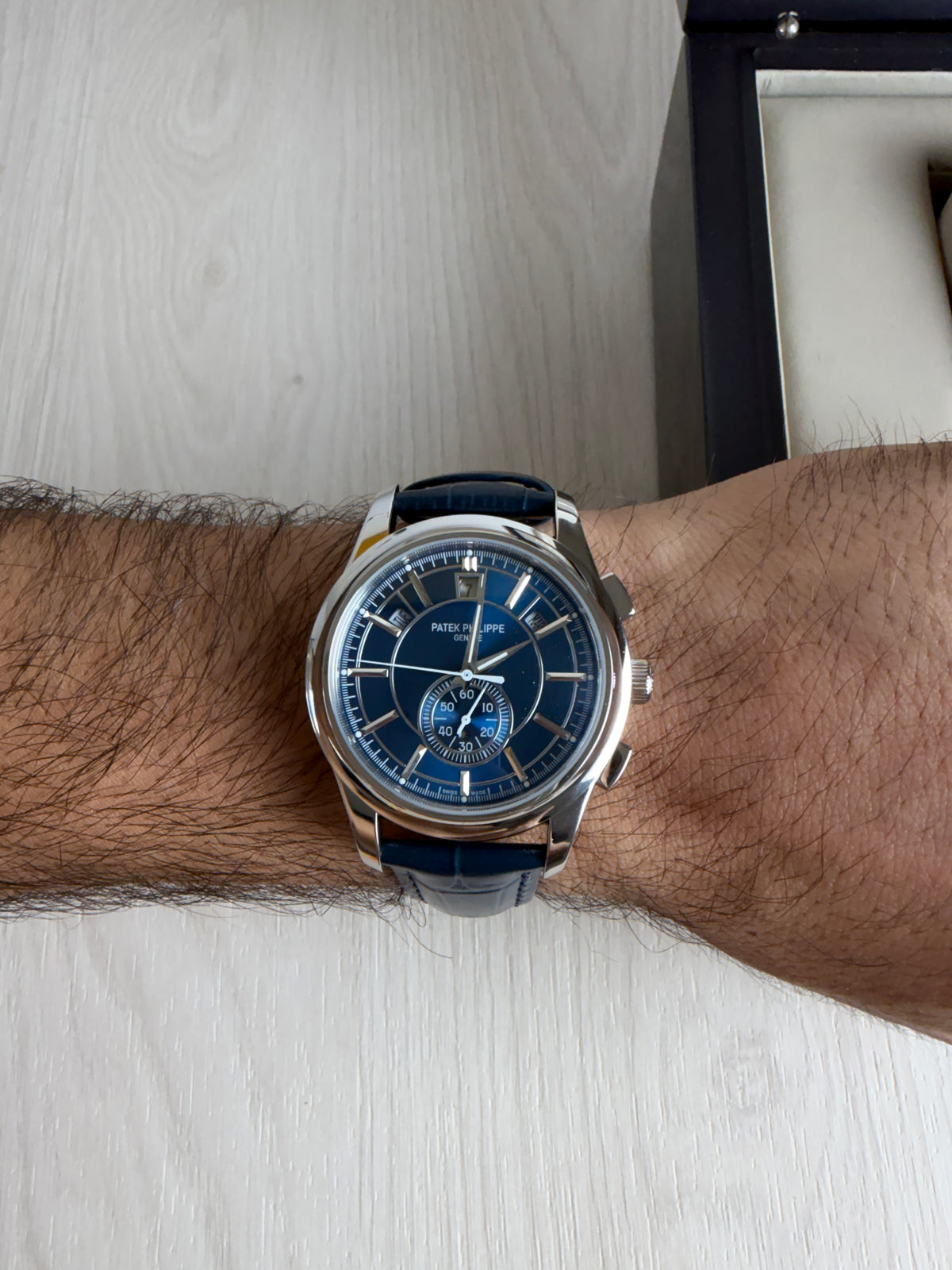 PATEK PHILIPPE ANNUAL CALENDAR PRATA AZUL 43MM