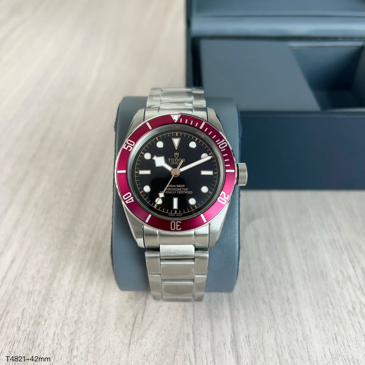 TUDOR BLACK BAY PRATA VERMELHO 42MM