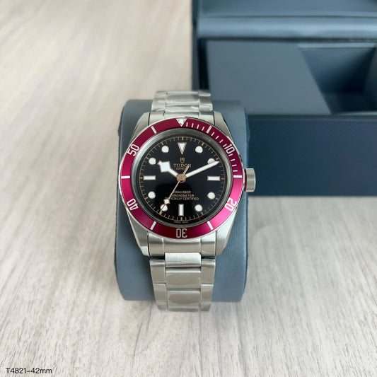 TUDOR BLACK BAY PRATA VERMELHO 42MM