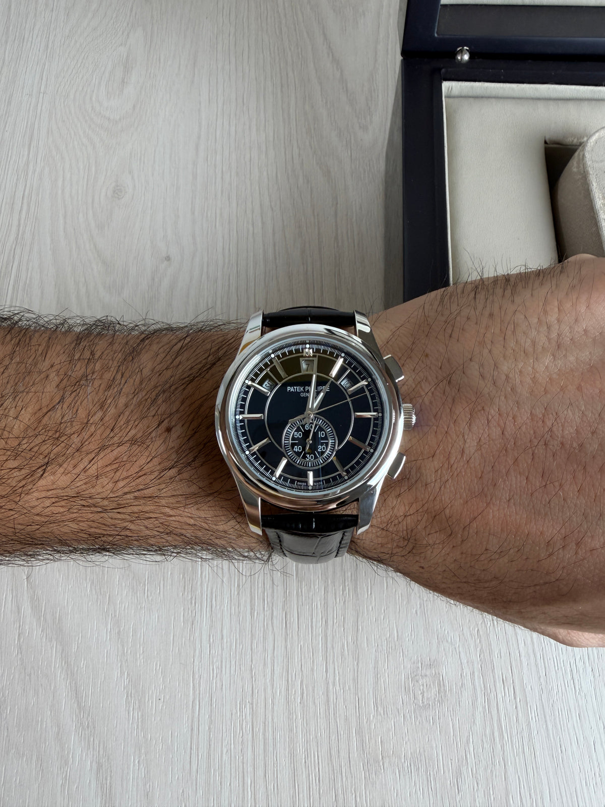 PATEK PHILIPPE ANNUAL CALENDAR PRATA PRETO 43MM