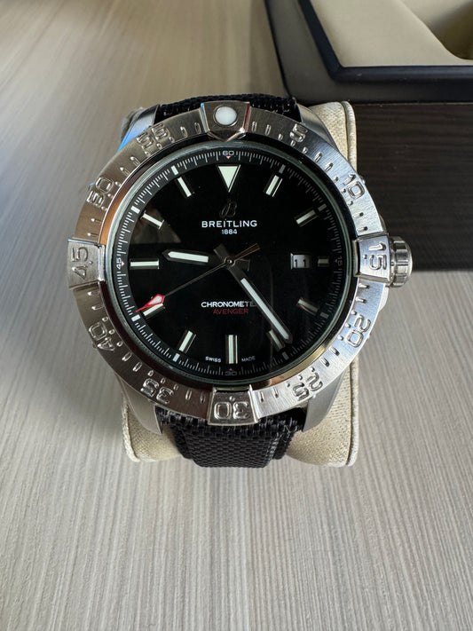 BREITLING AVENGER PRATA PRETO NYLON 44MM
