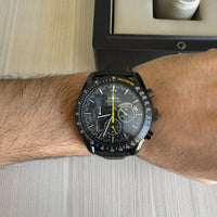 OMEGA SPEEDMASTER PRETO COURO 44MM