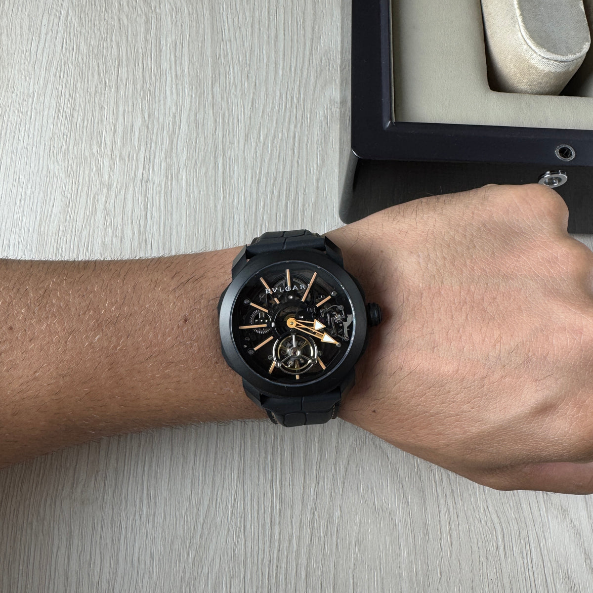 BVLGARI OCTO ROMA PRETO 44MM