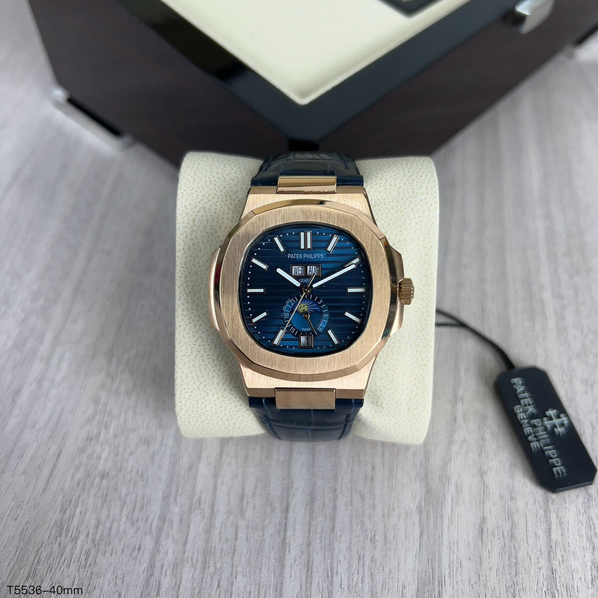 PATEK PHILIPPE NAUTILUS ROSE AZUL COURO 40MM